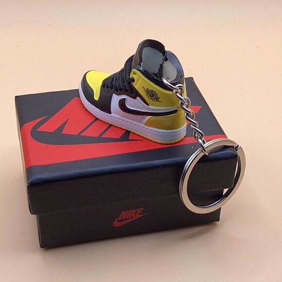MINI 3D Sneaker Keychain Jordan 1 Yellow White - Picture 3 of 4